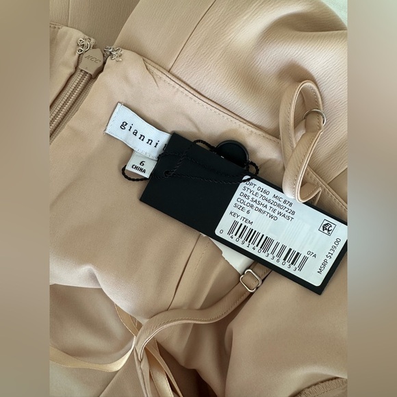 Gianni Bini One Shoulder Wrap Waist Mini Dress in Champagne Gold, Size 6 - Picture 8 of 13